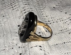 VINTAGE UNCAS 18 KT HGE GOLD PLATED ONYX & RHINESTONE OR ZIRCON RING