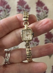 Vintage Elgin Ladies Watch Art Deco Gold Tone 1940 Size Small Stretch Band