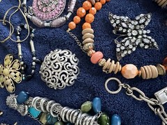 Vintage Jewelry Lot; Wear, Craft & Repair To Excellent Approx 100 Pieces