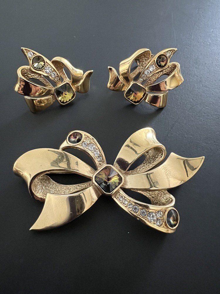 Vintage Signed B.G. Gold Tone Amber Brown Rhinestone Brooch and Earrings Set