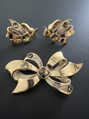 Vintage Signed B.G. Gold Tone Amber Brown Rhinestone Brooch and Earrings Set
