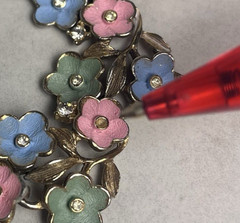 Vintage Floral Flowers Bracelet Gold Tone Enamel Rhinestone Fold Over Clasp 6.5″