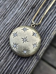 Vintage Starburst Locket Necklace Gold Tone Chain Long Celestial Y2K