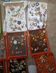 COSTUME JEWELERY LOT 200 + PIECES SOME SIGNED IN GOOD TO VERY GOOD CONDITION