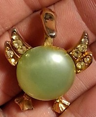 Unsigned Jelly Belly-Type Bird 1-1/4″ Brooch/Pins. See Pics & Description.