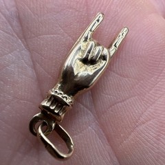 Vintage 18K YELLOW GOLD HAND GOOD LUCK CHARM PENDANT ITALY ‘50’s Rock On “750”