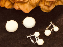 Vtg. Marvella Faux Pearl Drop & Button Gold &Silver Tone Screw Back Earrings