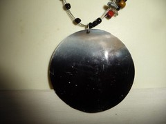 N SIGNED LRG BLACK & GRAY ROUND SHELL PENDANT w BEADS PN WIRE NECKLACE #22/27 A