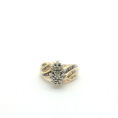 Vintage 1980s 10K Yellow Gold Diamond (.99 TCW) Cluster Statement Ring-Size 4.75