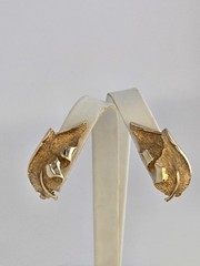 VINTAGE GOLD-PLATED TEXTURED POLISHED CLIMBER LEAF DESIGN CLIP-ON EARRINGS☆1.25
