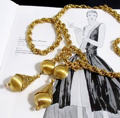 Vtg MONET “Bolero” 1961 30″ Rope Chain Lariat Necklace Runway Book Piece GP Exc