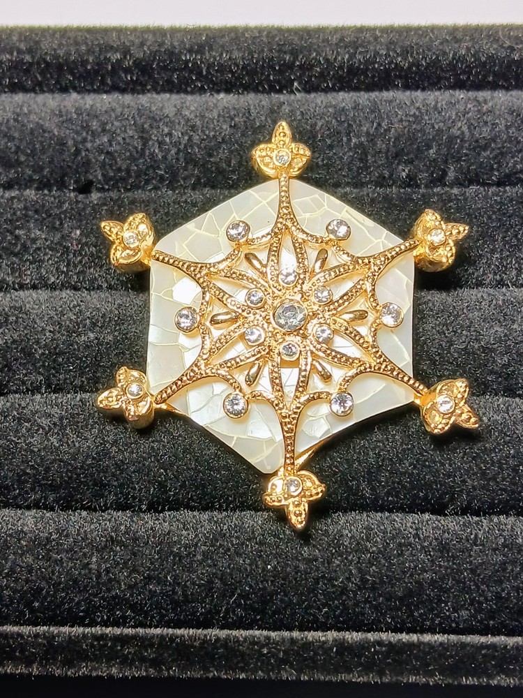 LC Lauren Conrad White Stone Rhinestone Gold Tone Snowflake Brooch Pin