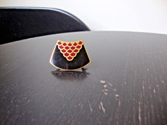 Vtg Samuel Huang Designer Cloisonne Fan Red & Black Enamel Gold Tone Scarf Clip