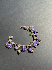 Gold Tone 7.5” Vintage Style Blue-Purple Flower Charm Bracelet.