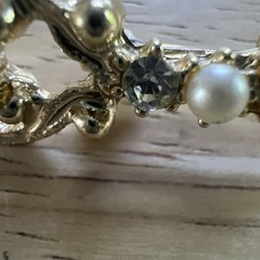 Beautiful Brooch Pin Gold Tone Faux Pearls Clear Rhinestones Key Shape 1 3/4″