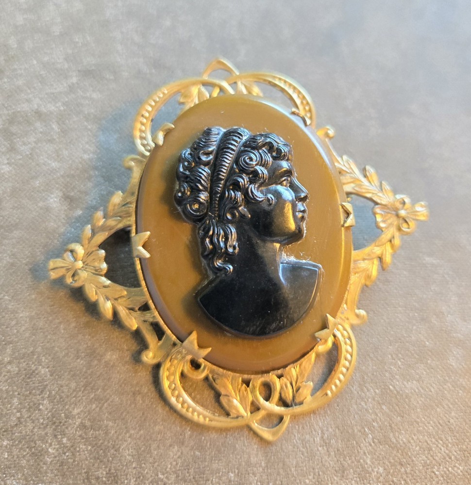 Vintage Black Comeo Brown Back Ground Brass Frame & pin Jewelry