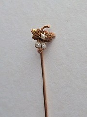 Tri Color 10k Gold Grape Leaf Stick Pin With Seed Pearl
