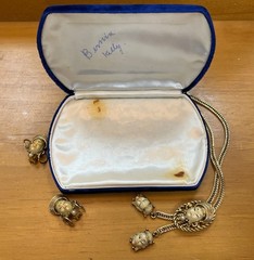 Vintage Selro Selini Gold Tone Asian Princess Bolo Necklace And Clip On Earrings