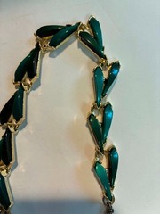 Unsigned Vintage Lisner Style 3 Piece Parure, Two-Tone Teal Thermoset Tulip Leaf