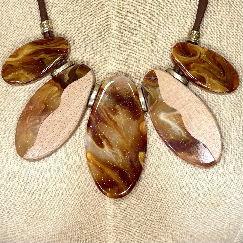 C 1946 Marbled Acrylic/Wood Ovals Faux Leather Cord Statement Gold Tone Necklace