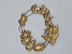 VTG Medici Two Sisters Slide Charm Bracelet Nativity Christmas Scene Gold Tone