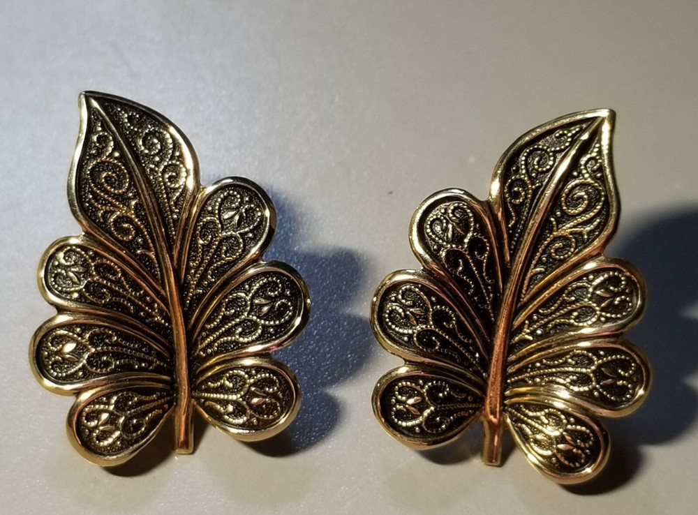 Vintage Gold Tone Leaf Leaves Screw Back Earrings For Fall/Autumn