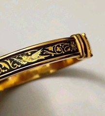Vintage Damascene Bird Spring Hinged Bracelet Ornate Gold Tone & Black 6-3/4″