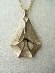 Vintage Celebrity NY Textured Gold Tone Modernist Pendant Necklace