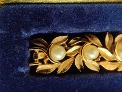 Vintage 1971 Avon “Evening Creation” gold-tone bracelet w/faux Pearls NOS 7 in
