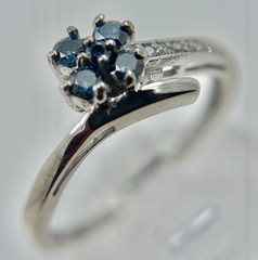 14K White Gold .32Cttw WHITE &BLUE DIAMOND FLOWER CLUSTER Ring, Sz6.5, 2g approx