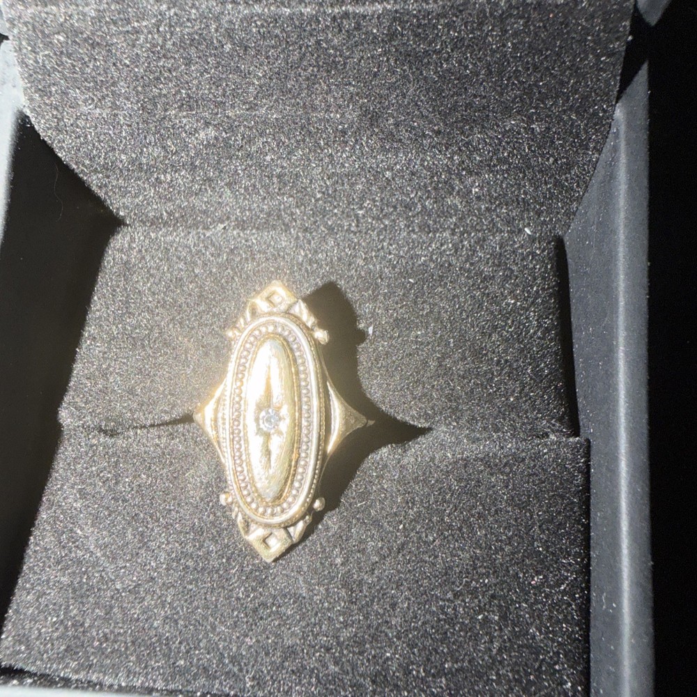 Vintage 70s Avon “Kensington” Victorian Revival Gold-Tone Ring Size 8
