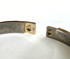 Vintage Diamond Cut Gold Tone Hinged Oval Bangle Bracelet 6-7/8″ Tension Clasp