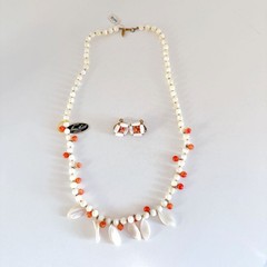 NEW VINTAGE MIRIAM HASKELL CORAL & CREAM SHELL BEADED NECKLACE AND EARRING SET