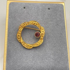 Vintage VTG Gold-Tone Brooch Pin Red Garnet Style Stone Scalloped Filigree