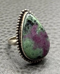 Vintage Silver Ruby Zoisite Ring Teardrop Beaded Bezel Statement Boho Size 8.25