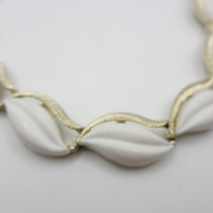 Vintage Lucite Necklace Thermoset Leaf White Gold Tone 15 Inch