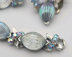 Vintage LISNER 1959 Melody IRIDESCENT Molded Glass Bracelet and Earrings