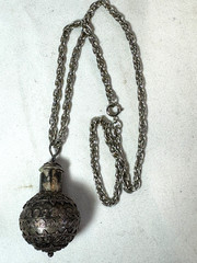 VINTAGE BALI STERLING SILVER PERFUME BOTTLE NECKLACE 18 INCH -FREE SHIP