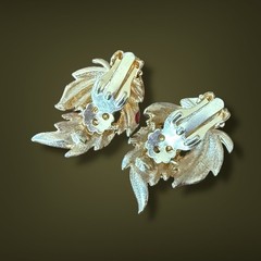 Leaf Clip On Earrings Enamel Vintage Mid Century Gold Tone Red Green