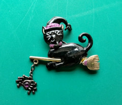 Vintage KC Halloween Cat On A Broomstick Brooch (131 – 2006)