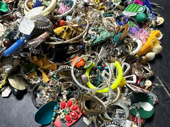 15.8 Pounds Pierced Vintage To Fashion Mixed Metals Earrings Jewelry Lot #69