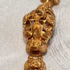 BRACELET goldtone metal temple lightweight box clasp NO BELL vintage 6 1/4″ circ