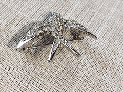 VTG Signed AVON SMITHSONIAN Silver Tone Pave’ Rhinestone SWALLOW BIRD Brooch Pin