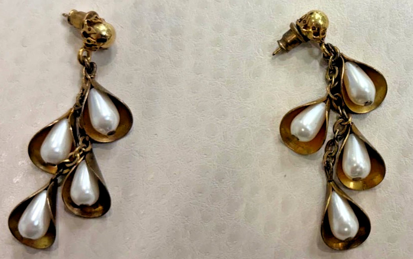 Vintage Miriam Haskell drop 4 pearl floral earrings