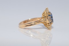 Vintage Circa 1980s 18k Gold Natural Diamond And Oval Cut Sapphire Ring