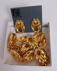 Vintage Casual Corner Choker Necklace With Earrings Goldtone
