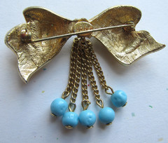 Vintage Turquoise Blue Glass Gold Tone Signed HOBE BOW BROOCH Dangle Drop