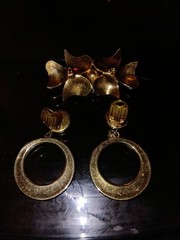 Gold Tone Brooch Pin & Dangle Hoop Earrings Set Black Enamel Round Pearl