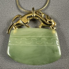 Vintage Necklace Pendant Green Acrylic Gold Tone Panther Cat 30″ Purse