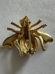Small Vintage Joan Rivers Pave Clear Crystal Rhinestone Queen Bee Pin Brooch W2